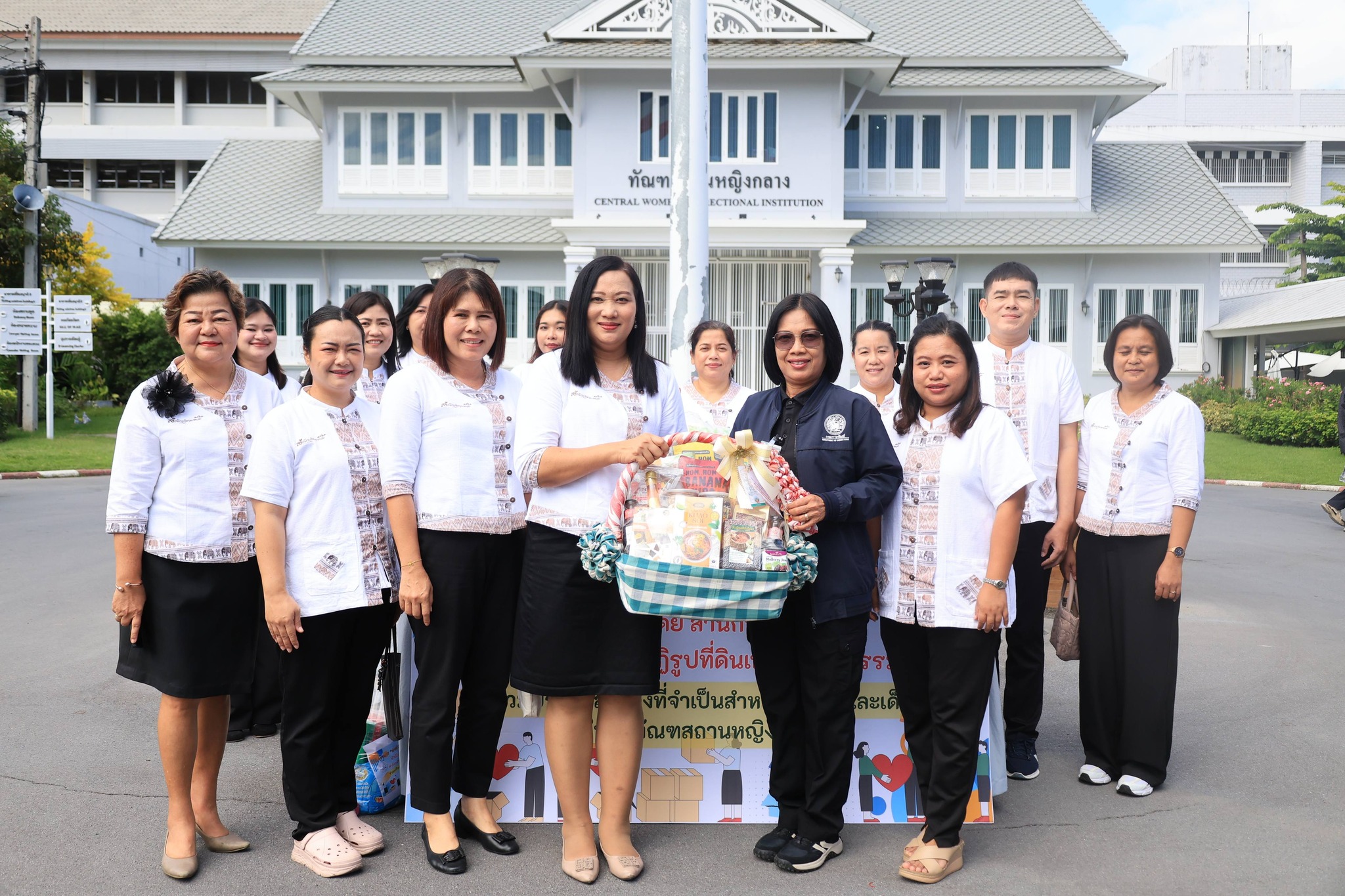 title - สำนักบริหารกลาง ร่วมบริจาคสิ่งของที่จำเป็นสำหรับผู้หญิงและเด็กให้แก่ทัณฑสถานหญิงกลาง